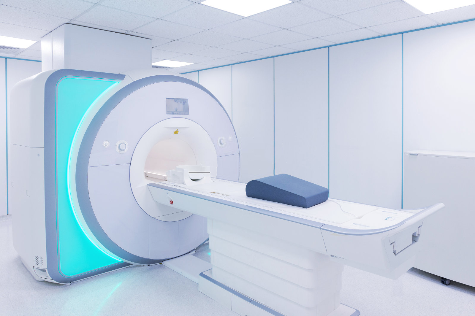 MRI - magnētiskās rezonanses skenēšanas iekārta slimnīcā.Medicīniskais aprīkojums un veselības aprūpe.